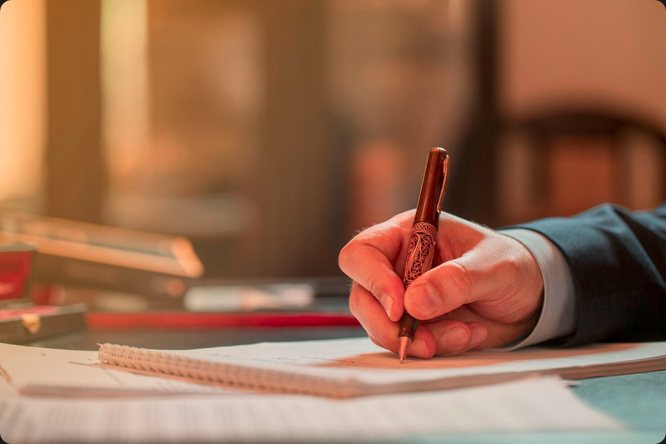 Entenda o papel do tabelião de notas no inventário extrajudicial. Conheça as novas regras do CNJ para garantir a segurança jurídica real com a Herdei de vez